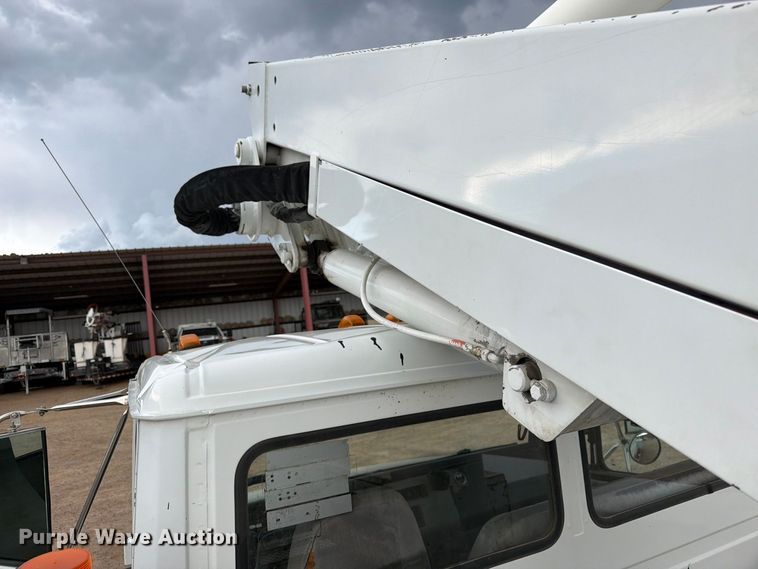 image for item EW0998 2001 Freightliner FL70 bucket truck