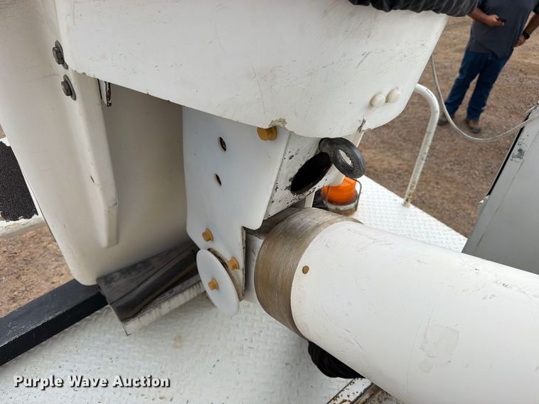 image for item EW0998 2001 Freightliner FL70 bucket truck