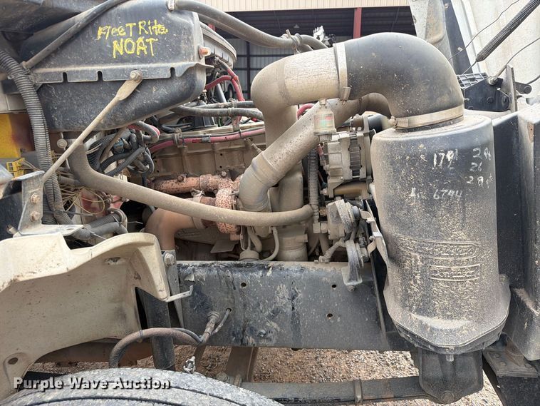 image for item EW0998 2001 Freightliner FL70 bucket truck