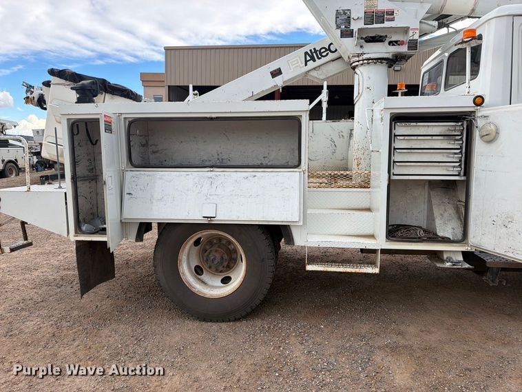 image for item EW0998 2001 Freightliner FL70 bucket truck