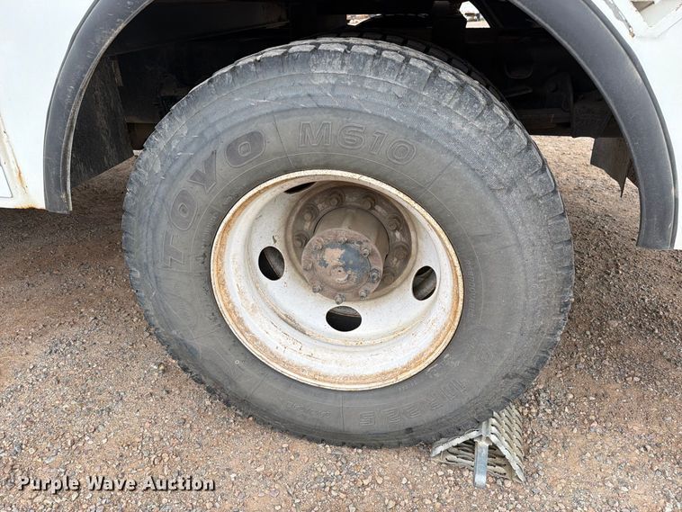 image for item EW0998 2001 Freightliner FL70 bucket truck