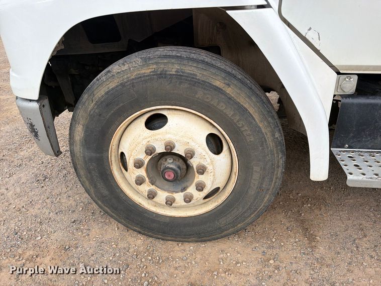 image for item EW0998 2001 Freightliner FL70 bucket truck