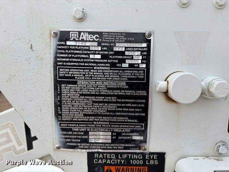 image for item EW0998 2001 Freightliner FL70 bucket truck