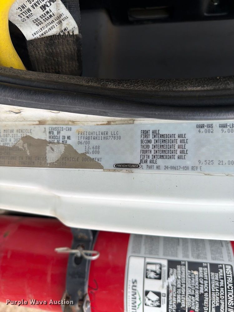 image for item EW0998 2001 Freightliner FL70 bucket truck