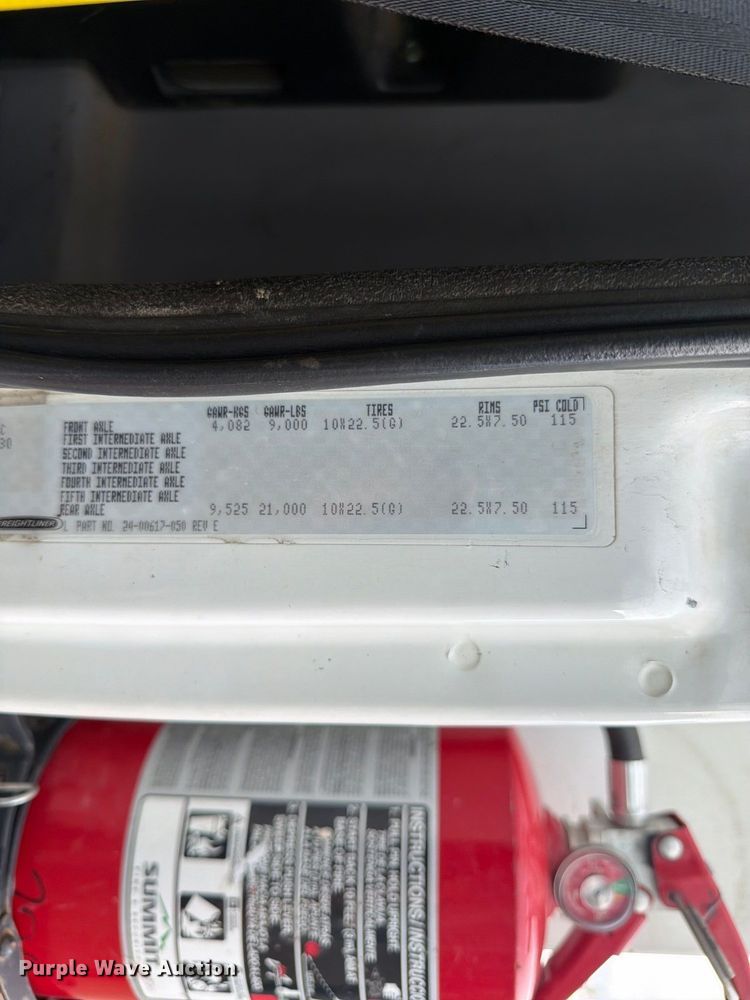 image for item EW0998 2001 Freightliner FL70 bucket truck