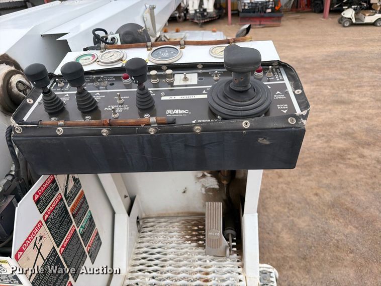 image for item EW0999 2003 Freightliner FL112 digger derrick truck