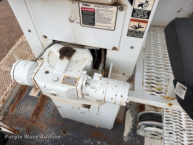 image for item EW0999 2003 Freightliner FL112 digger derrick truck