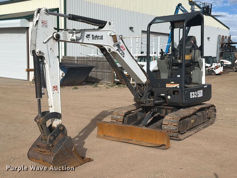 image for item EW1182 2012 Bobcat E32 mini excavator