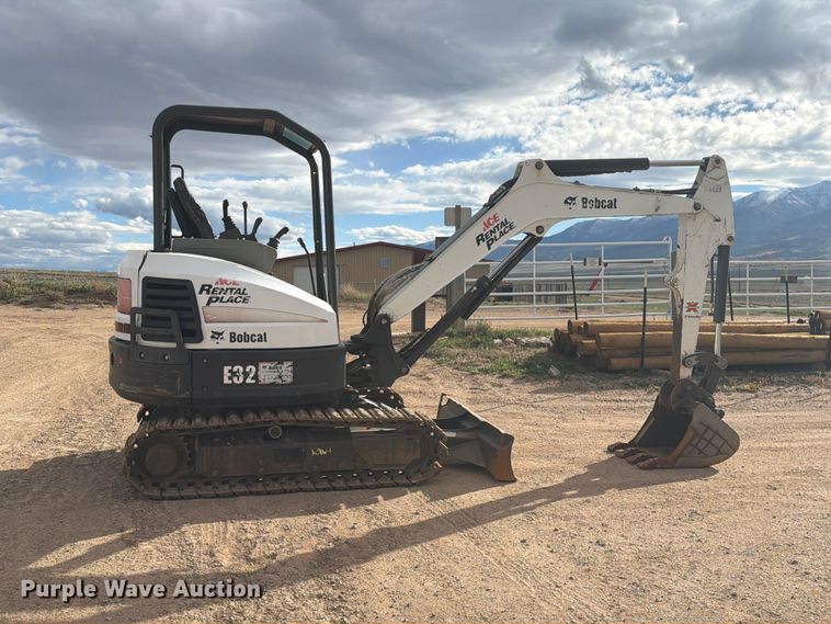 image for item EW1182 2012 Bobcat E32 mini excavator