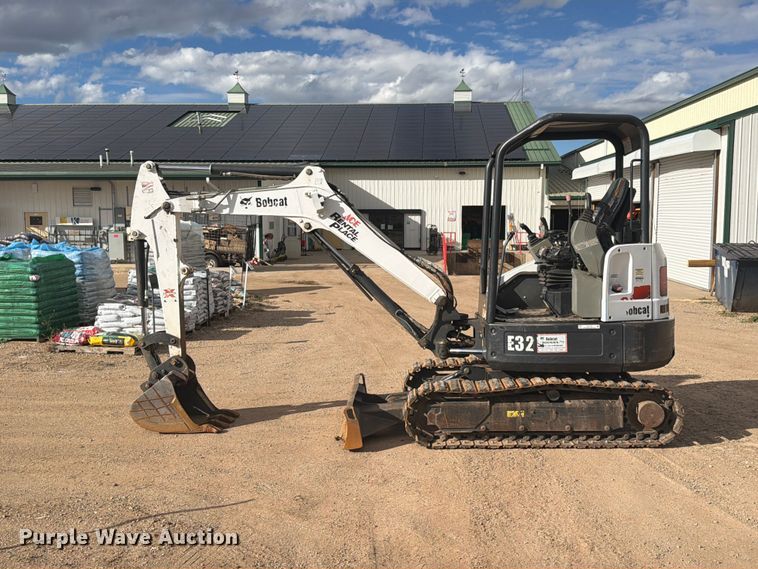 image for item EW1182 2012 Bobcat E32 mini excavator