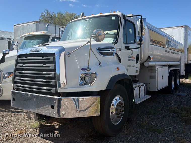 image for item EW1186 2015 Freightliner 114SD fuel truck