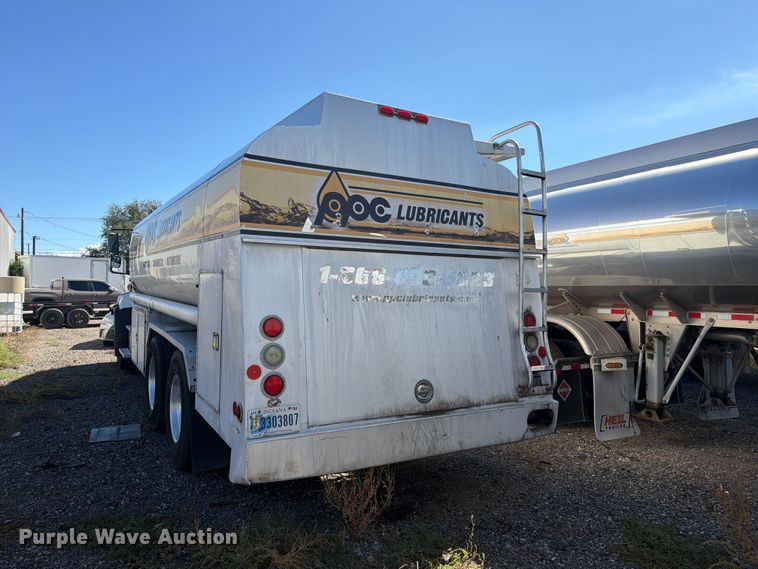 image for item EW1186 2015 Freightliner 114SD fuel truck
