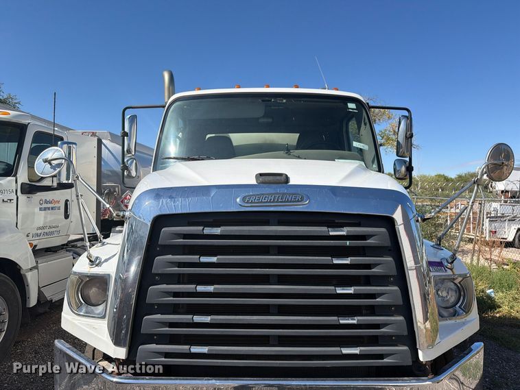 image for item EW1186 2015 Freightliner 114SD fuel truck