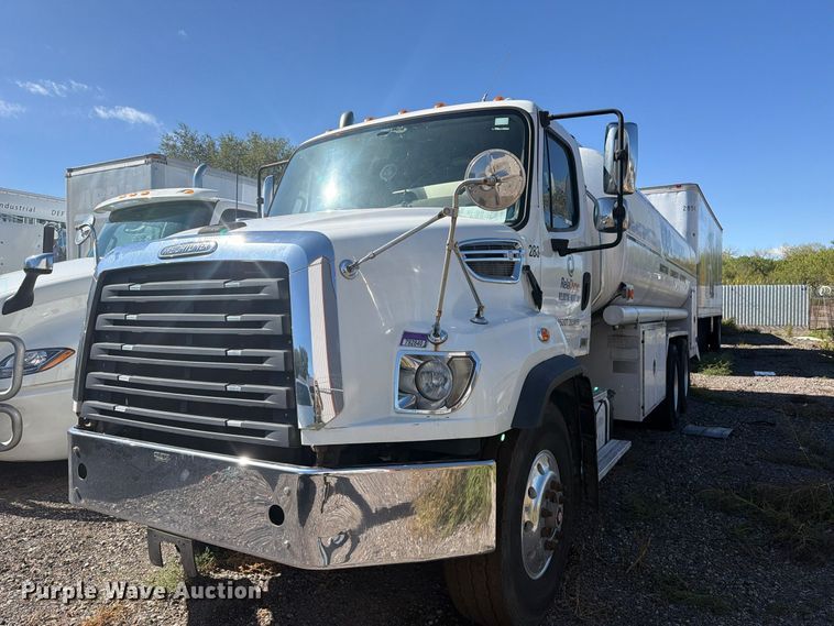 image for item EW1186 2015 Freightliner 114SD fuel truck