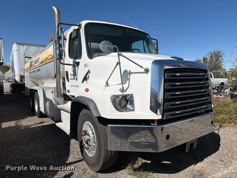 image for item EW1186 2015 Freightliner 114SD fuel truck