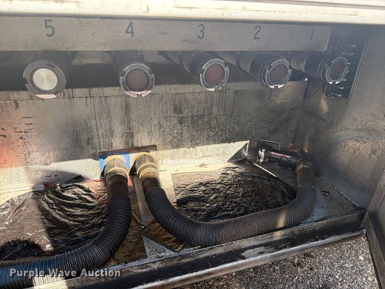 image for item EW1186 2015 Freightliner 114SD fuel truck