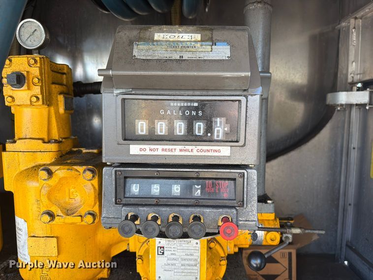 image for item EW1186 2015 Freightliner 114SD fuel truck