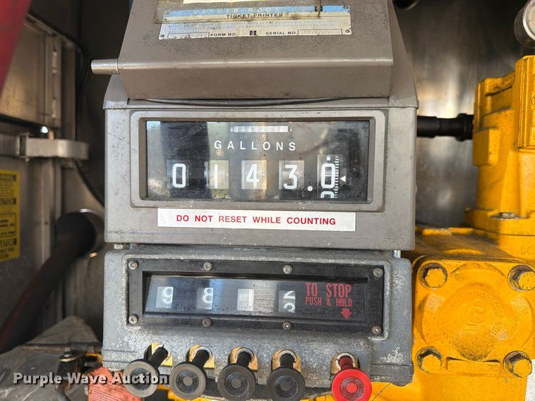 image for item EW1186 2015 Freightliner 114SD fuel truck
