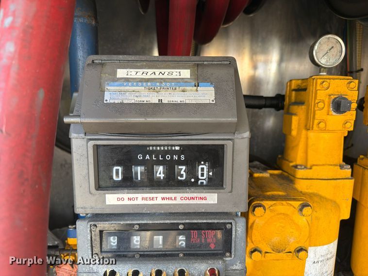 image for item EW1186 2015 Freightliner 114SD fuel truck