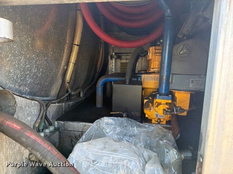 image for item EW1186 2015 Freightliner 114SD fuel truck