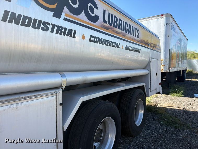 image for item EW1186 2015 Freightliner 114SD fuel truck