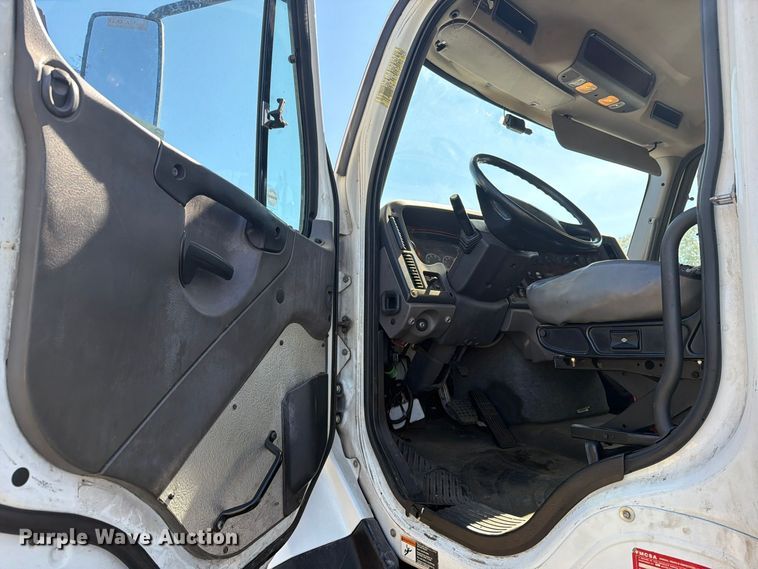image for item EW1186 2015 Freightliner 114SD fuel truck