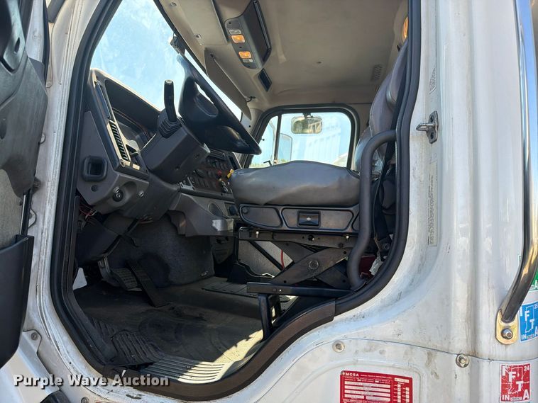 image for item EW1186 2015 Freightliner 114SD fuel truck
