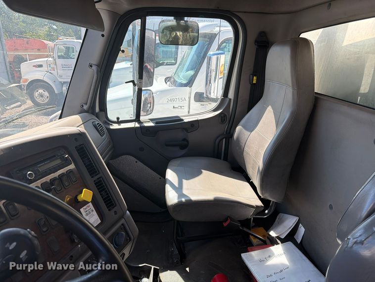 image for item EW1186 2015 Freightliner 114SD fuel truck