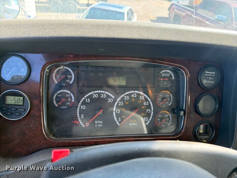 image for item EW1186 2015 Freightliner 114SD fuel truck