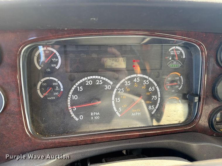 image for item EW1186 2015 Freightliner 114SD fuel truck