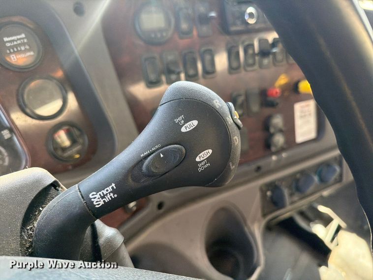 image for item EW1186 2015 Freightliner 114SD fuel truck