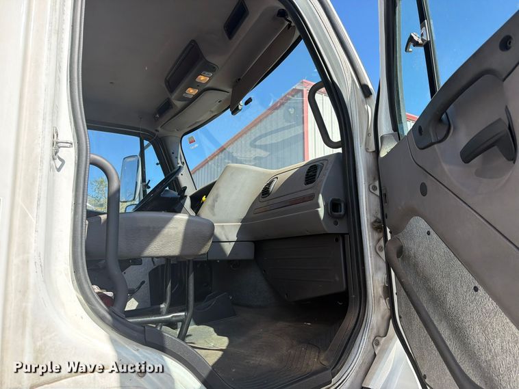 image for item EW1186 2015 Freightliner 114SD fuel truck