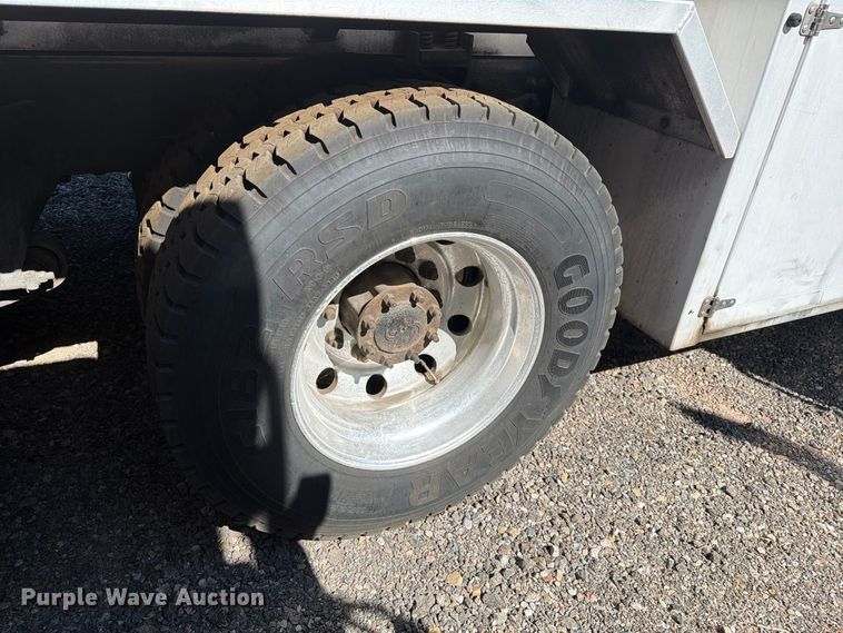 image for item EW1186 2015 Freightliner 114SD fuel truck