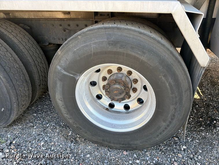 image for item EW1186 2015 Freightliner 114SD fuel truck