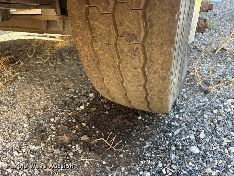 image for item EW1186 2015 Freightliner 114SD fuel truck