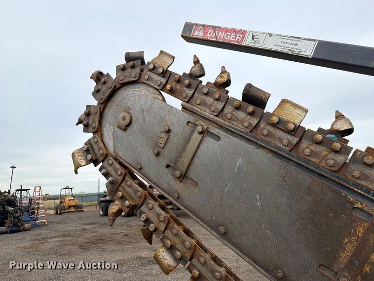 image for item EW1189 2001 Case 560 trencher