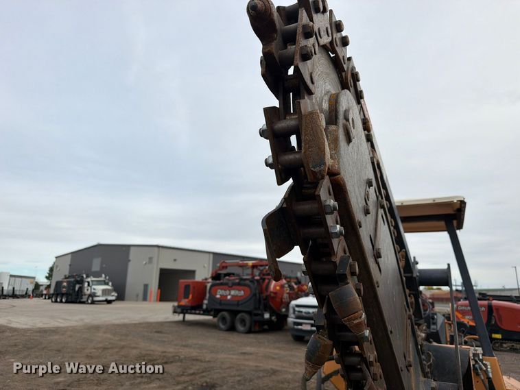 image for item EW1189 2001 Case 560 trencher