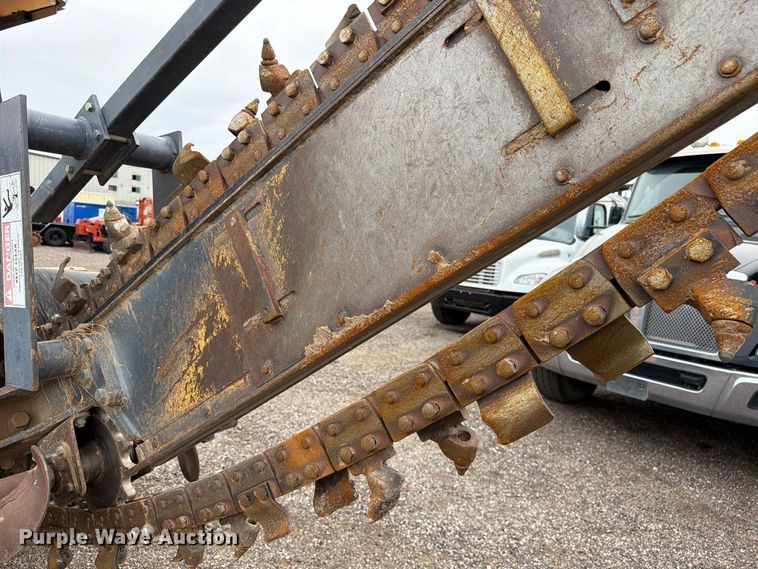 image for item EW1189 2001 Case 560 trencher
