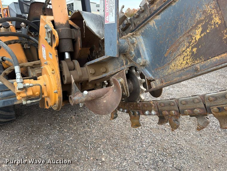 image for item EW1189 2001 Case 560 trencher