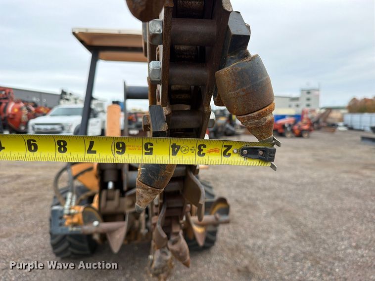image for item EW1189 2001 Case 560 trencher
