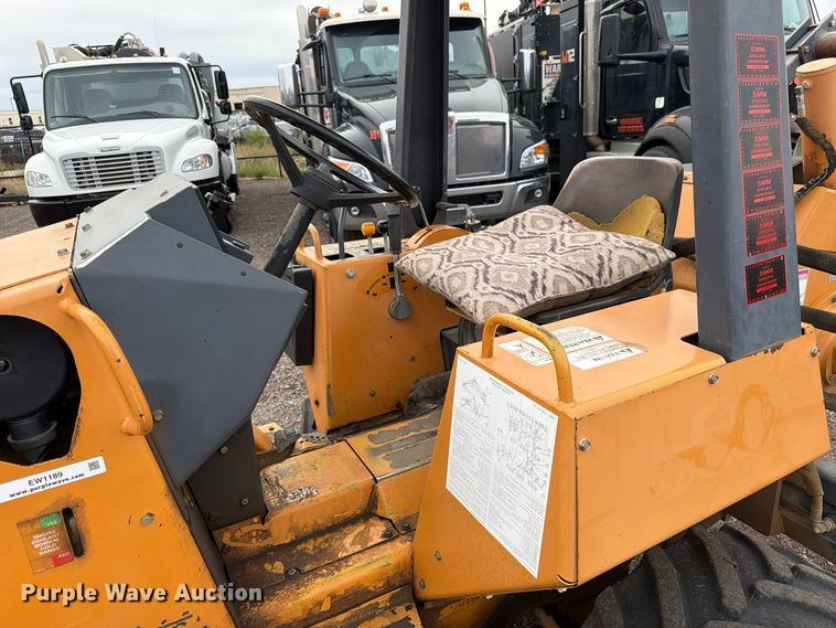 image for item EW1189 2001 Case 560 trencher