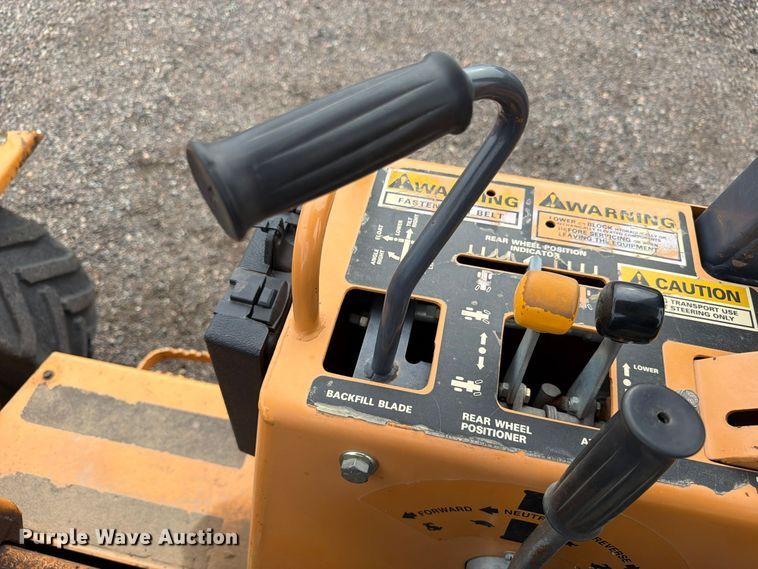 image for item EW1189 2001 Case 560 trencher