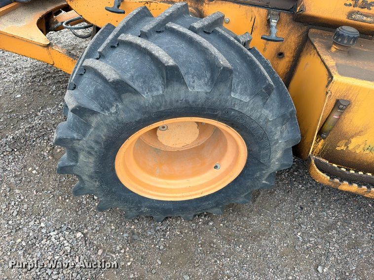 image for item EW1189 2001 Case 560 trencher