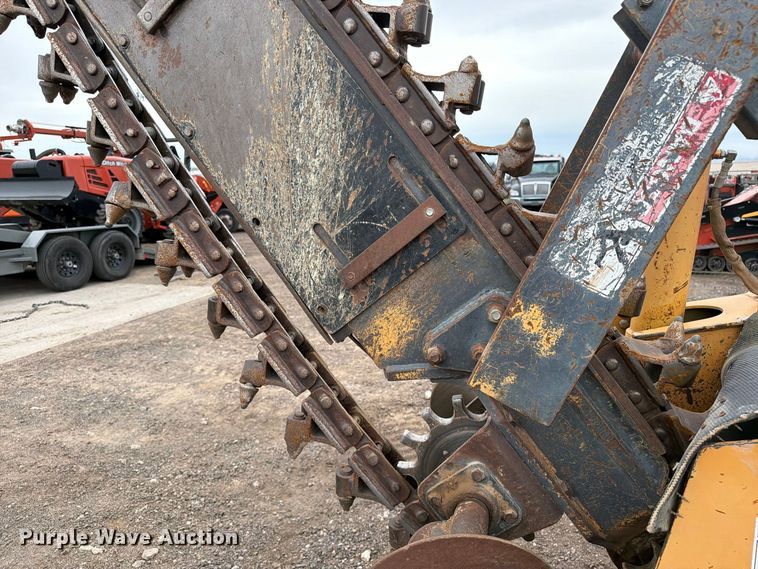 image for item EW1190 1998 Case 560 trencher