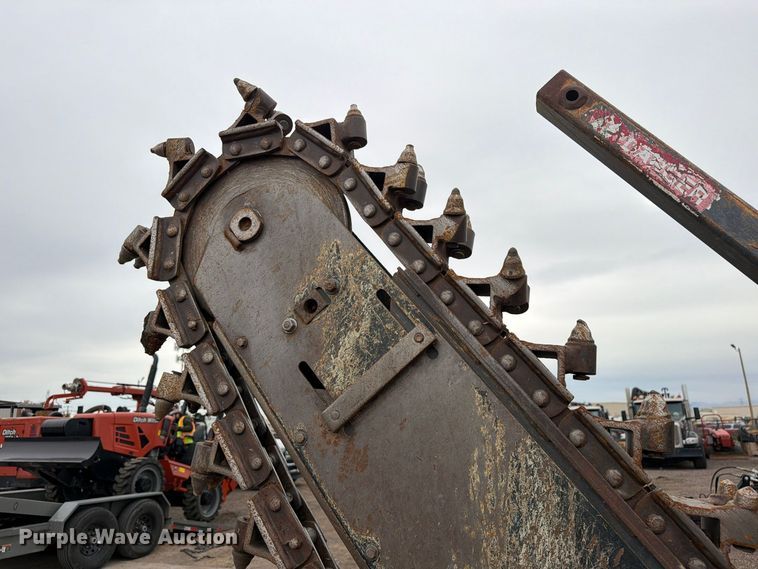 image for item EW1190 1998 Case 560 trencher