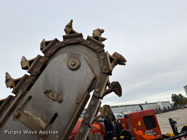 image for item EW1190 1998 Case 560 trencher