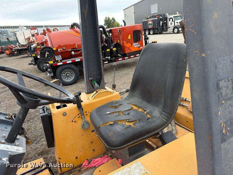 image for item EW1190 1998 Case 560 trencher