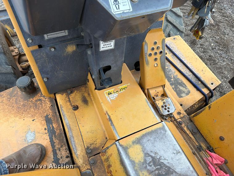 image for item EW1190 1998 Case 560 trencher