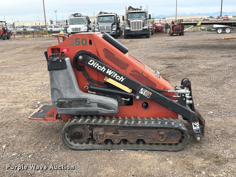 image for item EW1192 2008 Ditch Witch 650 compact utility loader