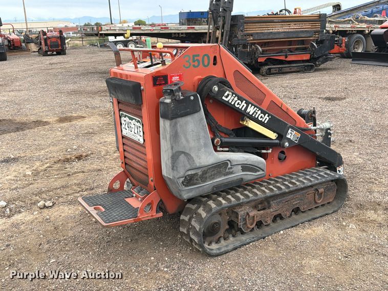 image for item EW1192 2008 Ditch Witch 650 compact utility loader